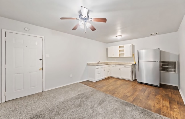 Photo - 2539 Hillsboro Ave