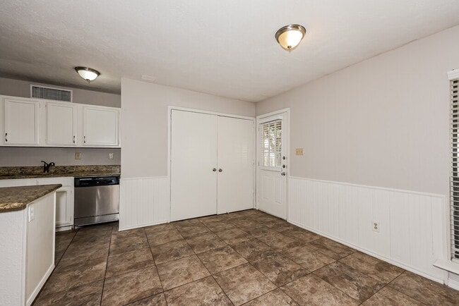 Photo - 6317 Sunset Rd