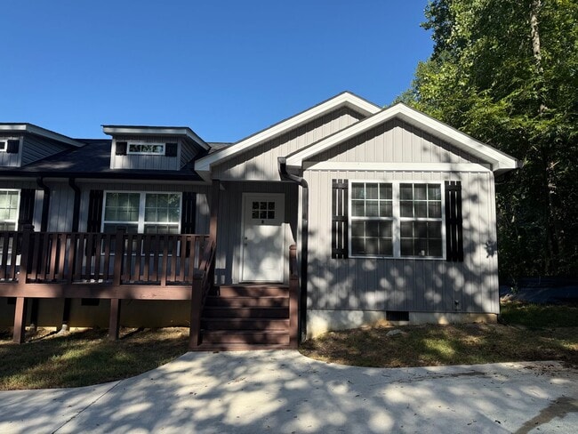 Building Photo - Amazing 2 bed duplex in Dalton, Ga Rental