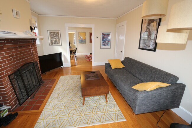 Building Photo - 12 Methyl St Unit 1 Rental