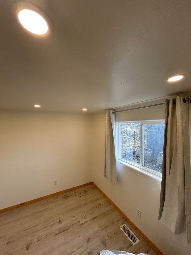 Photo - 156-166 A St W (CG) Unidad 166 A St W