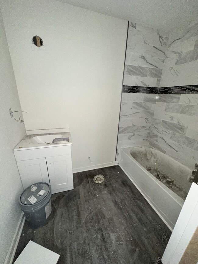 Photo - 3214 Peronne Ave Unit 3216 Peronne Ave