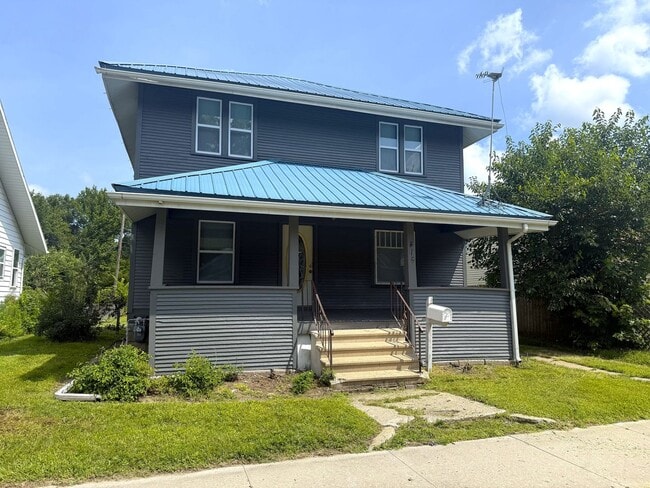 Building Photo - FOR RENT- 416 Riehl-Newly Remodeled! Pets ... Rental