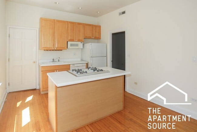 Building Photo - 3846 N Southport Ave Unit 3
