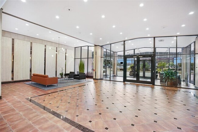 Building Photo - 2016 Main St Unit 1116