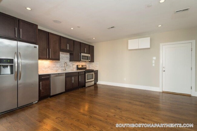 Building Photo - 339 D St