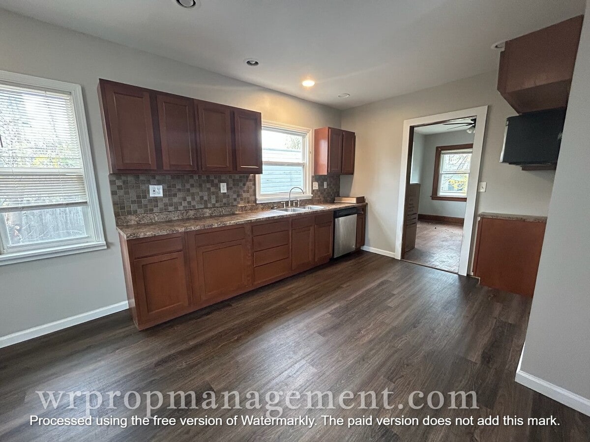 Photo - 3 Bed 1 Bath Home is West Toledo Library Neighborhood