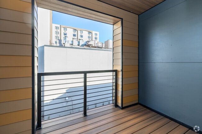 1BR, 1BA - 530SF - Balcony