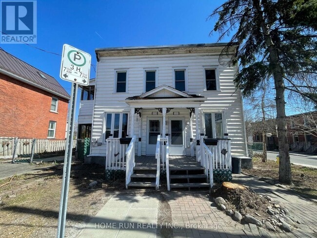 Photo - 121 Concord St S