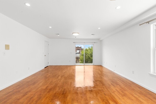 Photo - 718 23rd St Unit 3