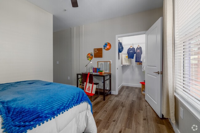 2BR, 2BA - 713SF - Bedroom