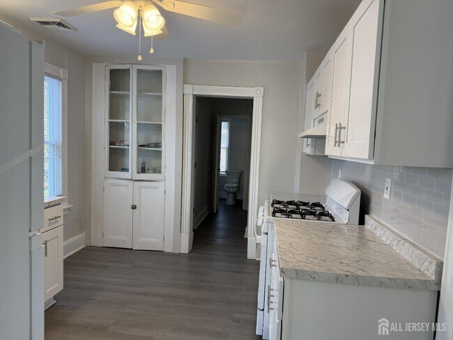 Photo - 332 N 4th Ave Unidad 2