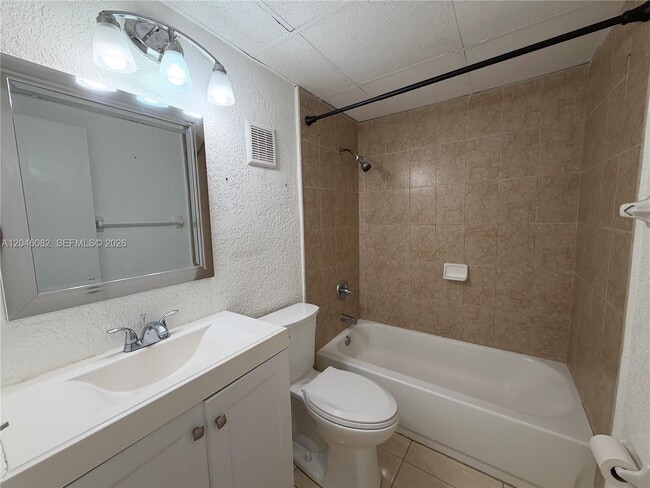 Photo - 5960 NE 5th Ct Unit 2