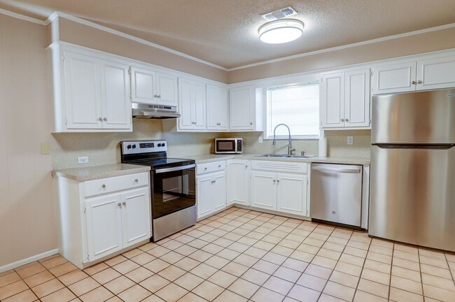 Photo - 3 Bedroom 2 Bathroom House in Texarkana, TX