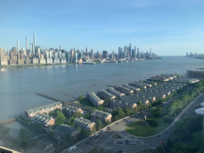 Bedroom view - 7000 Boulevard E Unidad 36D