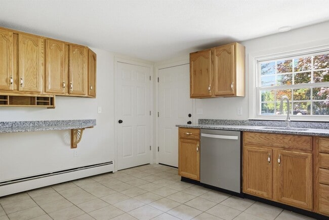 Photo - 289 Derry Rd Unit B