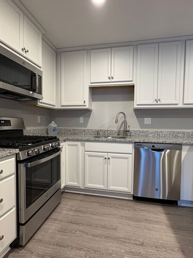 Photo - Bright, Spacious 2 bedroom condo in prime ...