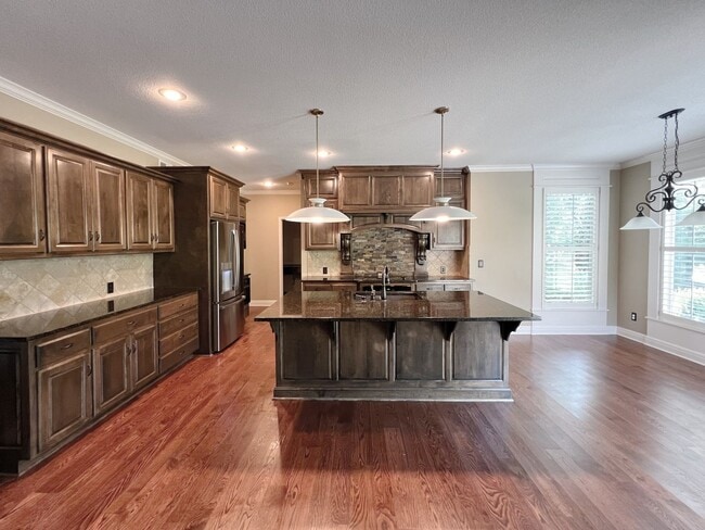 Photo - SEE IT NOW: Luxury 5-Bed Home in Wilshire ...