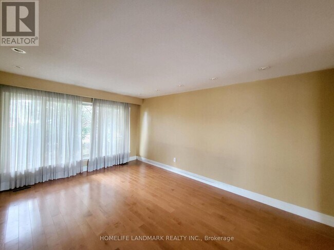 Photo - 107 Bolland Crescent