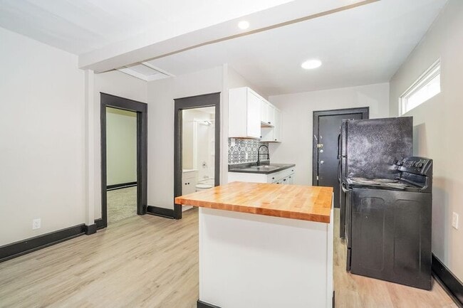 Photo - 98-100 N Hague Ave