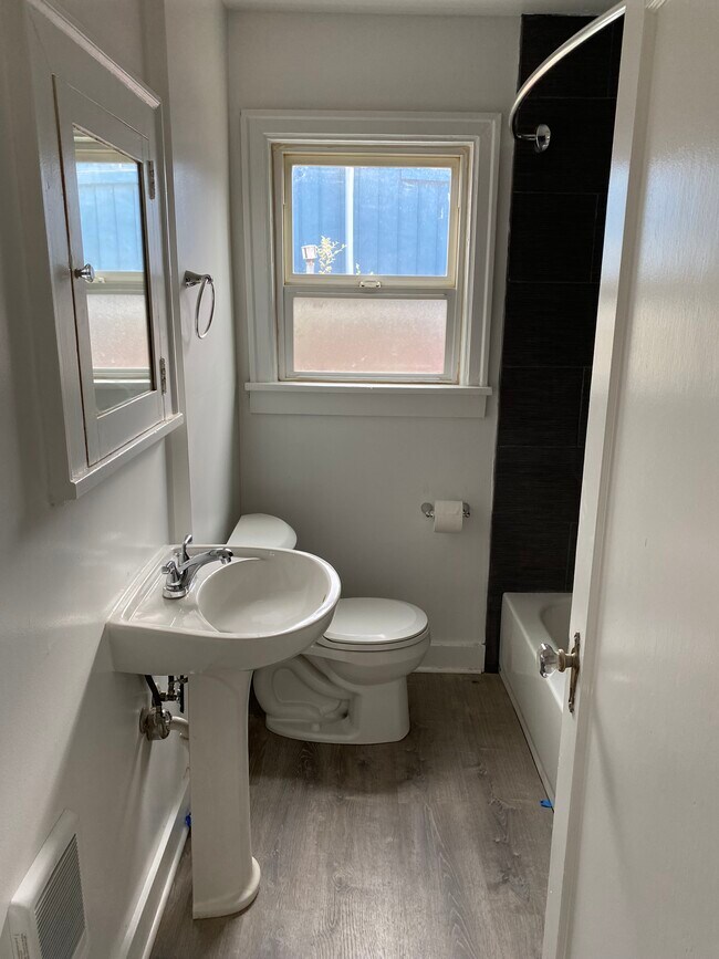 Photo - 3507 SW Webster St