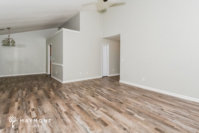 Photo - 104 Huntwood Trail