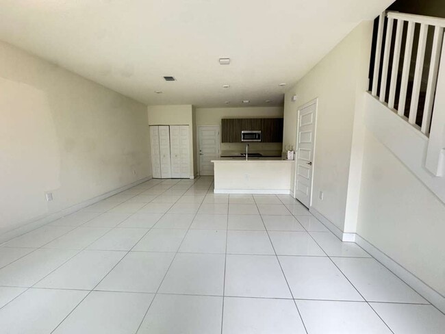 Photo - 8311 NW 49th St