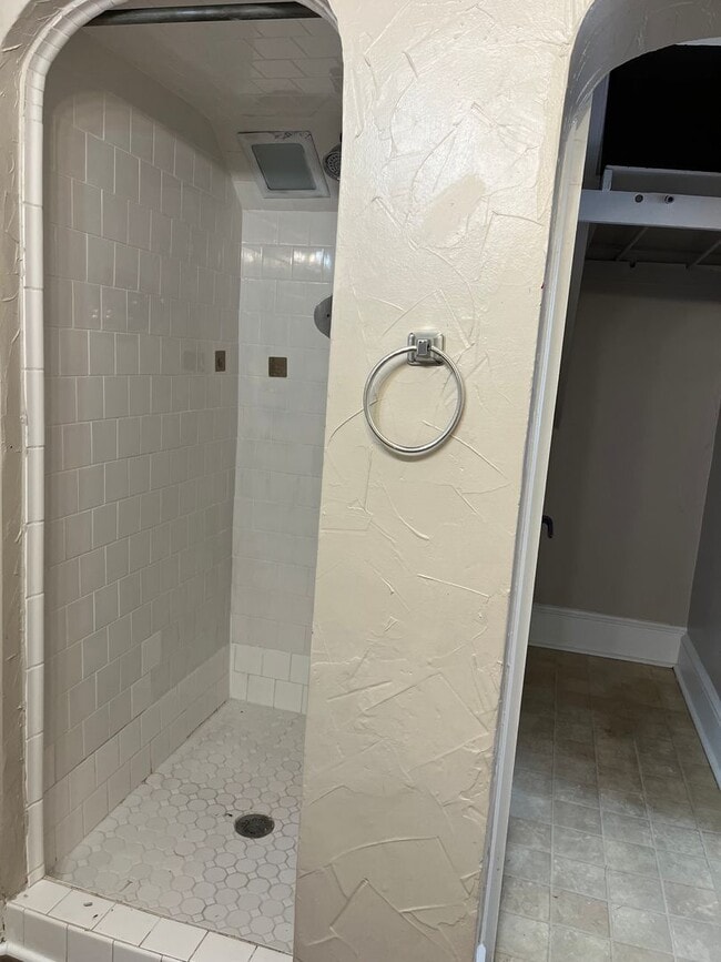 Photo - 511 W Franklin St Unidad 1st Floor