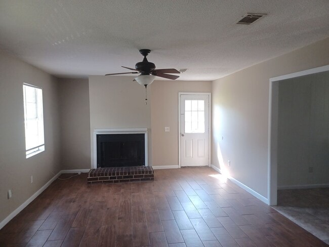 Photo - Beautiful 3bd/2ba home ready to rent