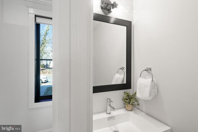 Photo - 3722 S St NW