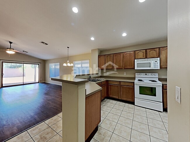 Photo - 414 S 114th Ave
