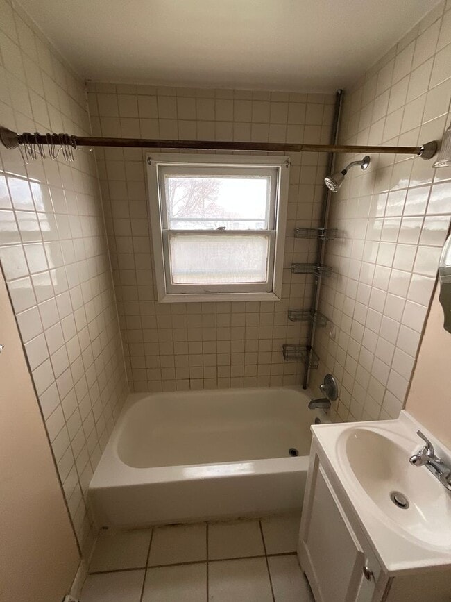 Photo - 3 Bed 1 bath with large 2 car garage close to schools.