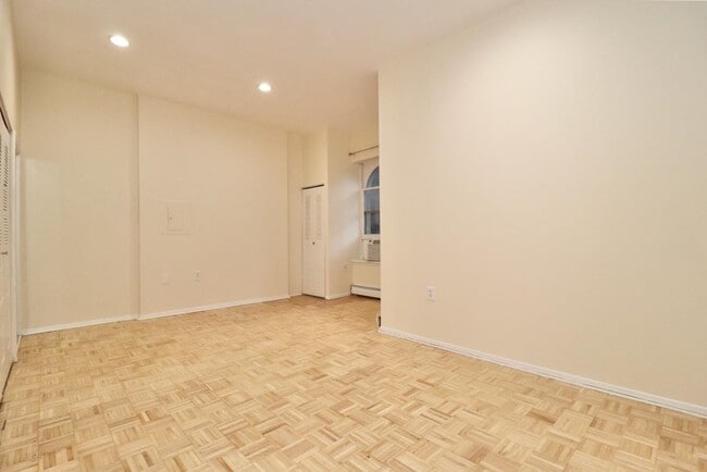 Building Photo - 168 Coles St Unit 1B