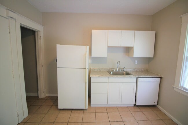 Photo - 736 Oakland Ave SW
