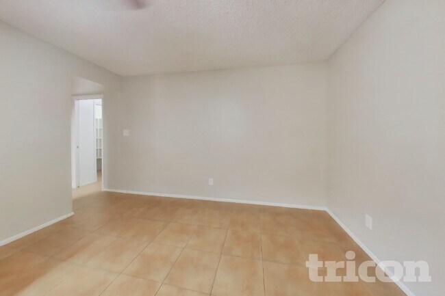 3938 W Redfield Rd
