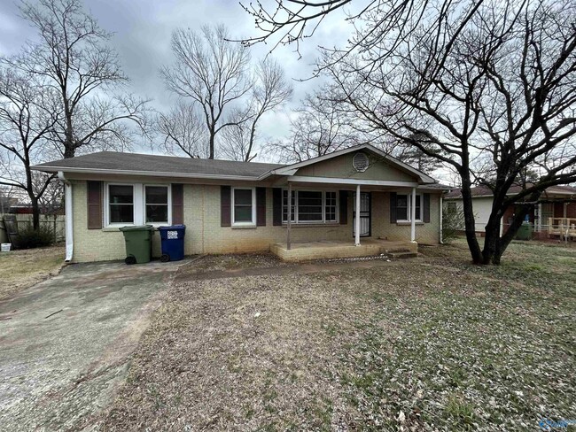 Photo - 1910 Canterbury Cir NW House