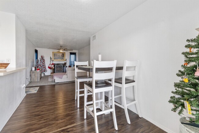 Photo - 7600 Emmett F Lowry Expy Unidad 1102