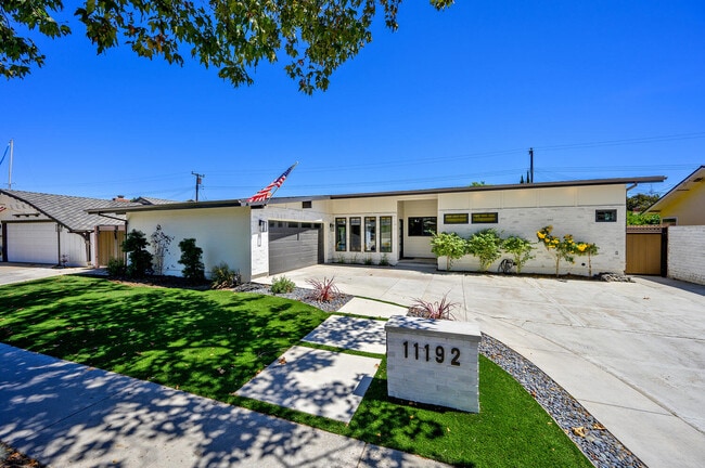 Building Photo - 11192 Martha Ann Dr Rental