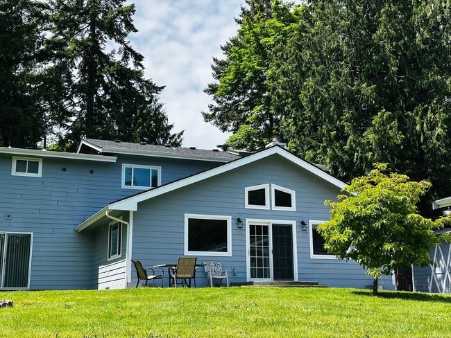 Rare Kent Gem, 3 BR | 3 BA | 2 DEN | 0.41 ... - Rare Kent Gem, 3 BR | 3 BA | 2 DEN | 0.41 ... House