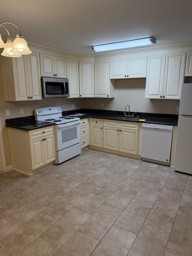 Photo - 4832 Finch St