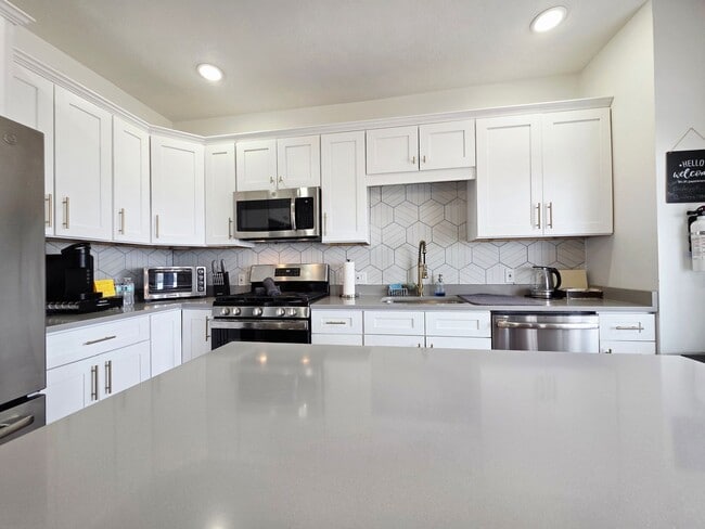 Photo - 9 Bailey Ave Unit 9 Bailey Ave  2 (Second Floor)