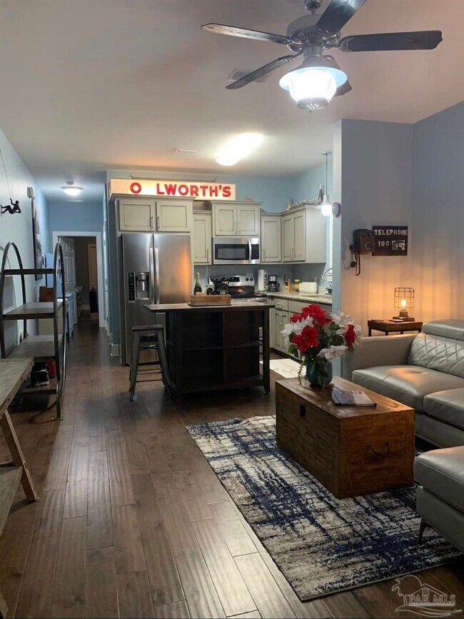 Photo - 216 W Intendencia St