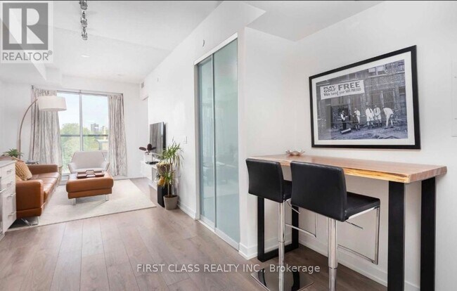 Photo - 297 College St Unit 623