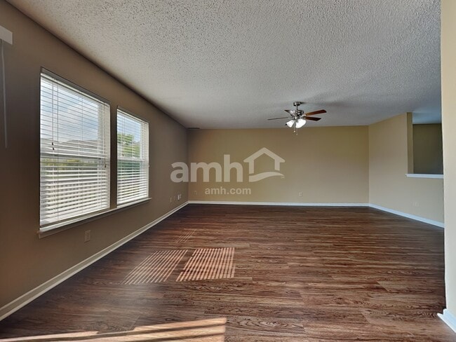 Photo - 14470 Forsythia Ln