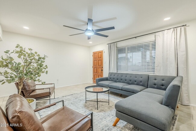 Photo - 125 E Papago Dr