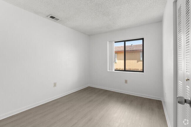 3BR, 2BA - 963SF - Bedroom