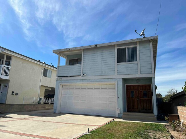 Photo - 18323-18325 Burin Ave Apartamento Unidad 18323 Burin Ave