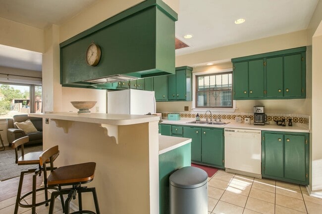 Photo - 217 Cornell Dr SE