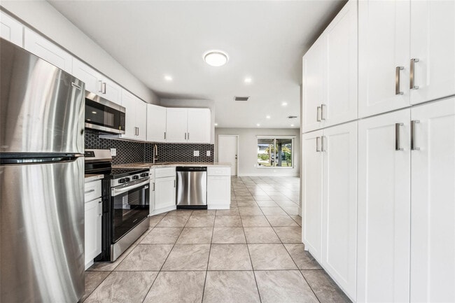 Photo - 4800 NE 4th Ave