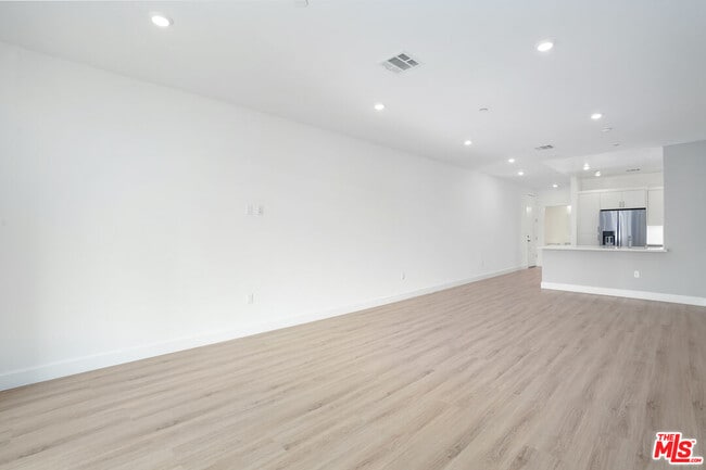 Photo - 1832 S Barrington Ave Unit 201
